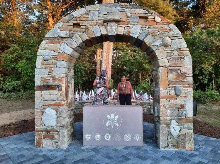 full_monument.jpg